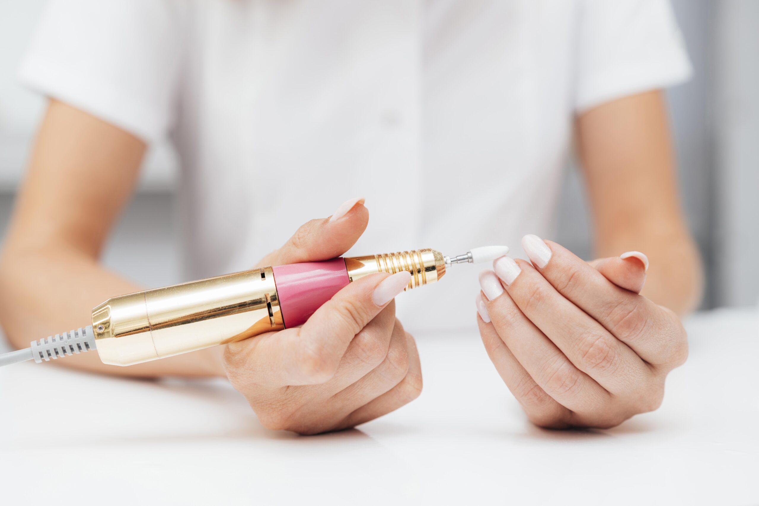 まつ毛をカールさせるためのホットビューラーの効果的な使い方